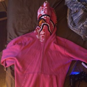 Bape hoodie ( very authentic) size large